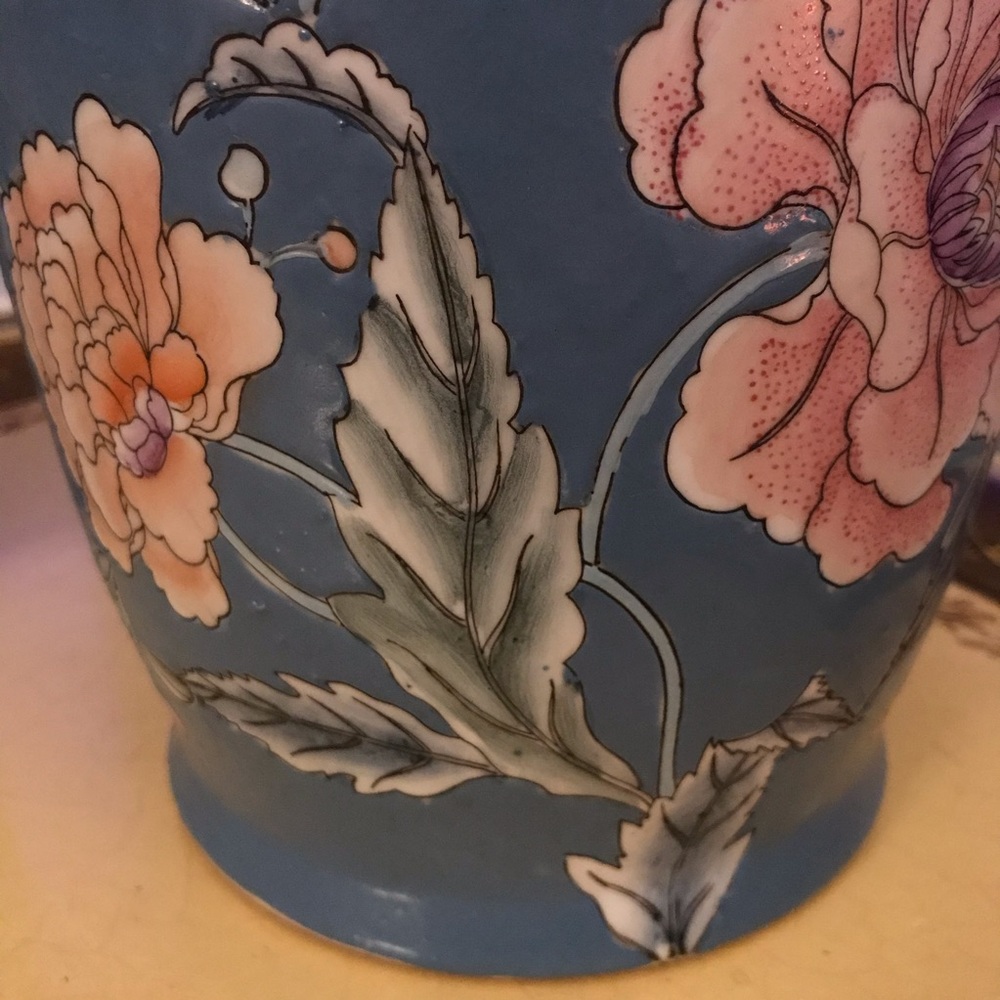 13.75” VTG Salamander Vase - Macau Chinese Porcelain - Picture 6 of 16
